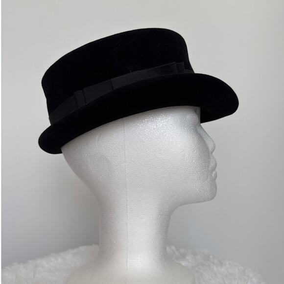Vintage 50's French Black Velvet Cocktail Hat with Ribbon band retro veil style - Picture 10 of 16